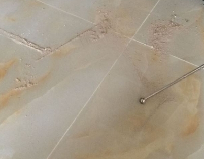 站前瓷砖空鼓维修公司分享粘合剂选择不当在瓷砖铺贴过程中可能导致以下问题