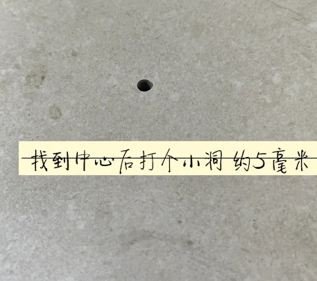 站前瓷砖空鼓维修公司专业解答在瓷砖铺贴过程中，如果砂料搅拌不均匀，将会带来以下问题