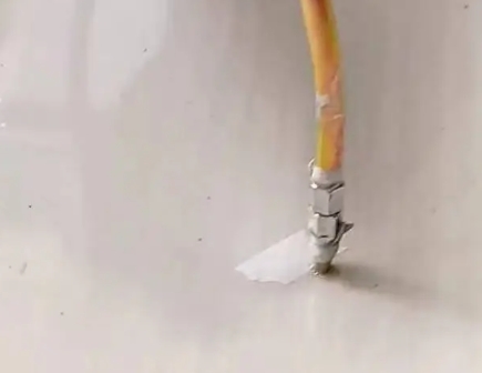 站前瓷砖空鼓维修公司专业解答在瓷砖铺贴过程中，如果使用的砂料过粗（如全部使用了粗砂），可能会导致以下问题
